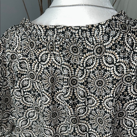 Ann Taylor Black and White Relaxed Flutter Sleeve Top - Picture 6 of 9